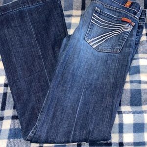 7 famk dojos. Size 27x34 but fit more like a 25.